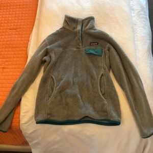 Gray with blue highlights Patagonia pullover